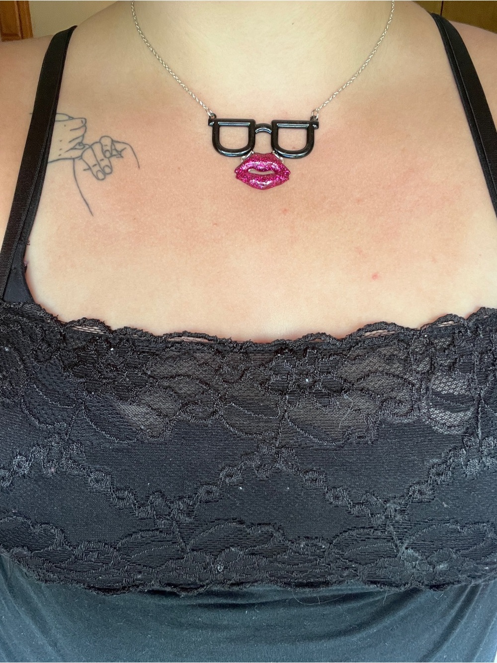Novelty Sunglasses & Glitter Lips Pendant Necklace - Black & Hot Pink